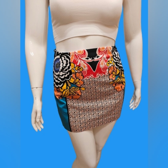Express Floral Pattern Mini Skirt Size 10 Multicolor - Picture 2 of 11